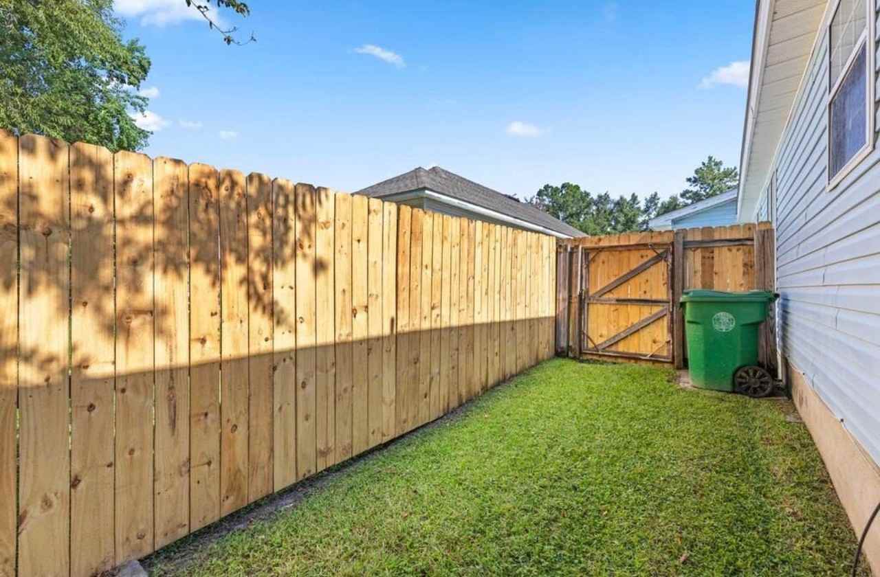 4205 Wilshire Dr - Photo 4 of 35