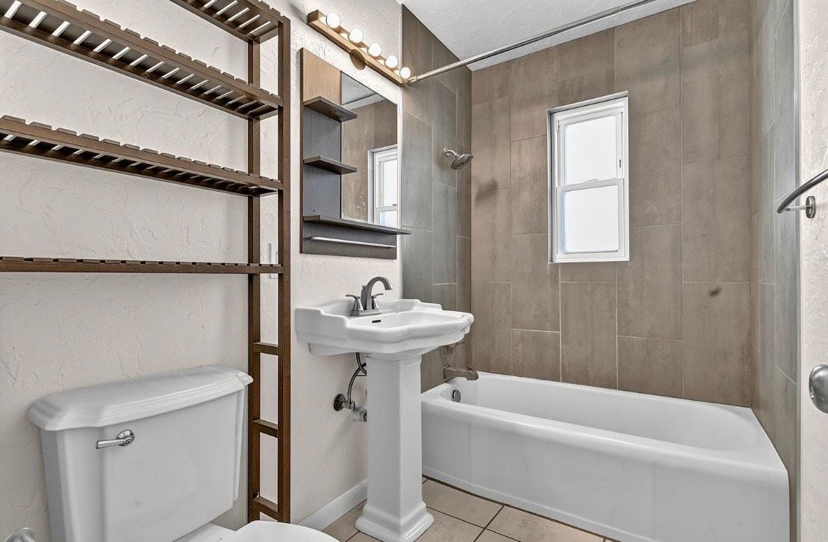 2544 Lamar St #A - Photo 6 of 11
