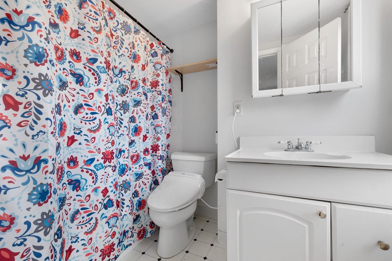 526 Medford St #1 - Photo 5 of 15