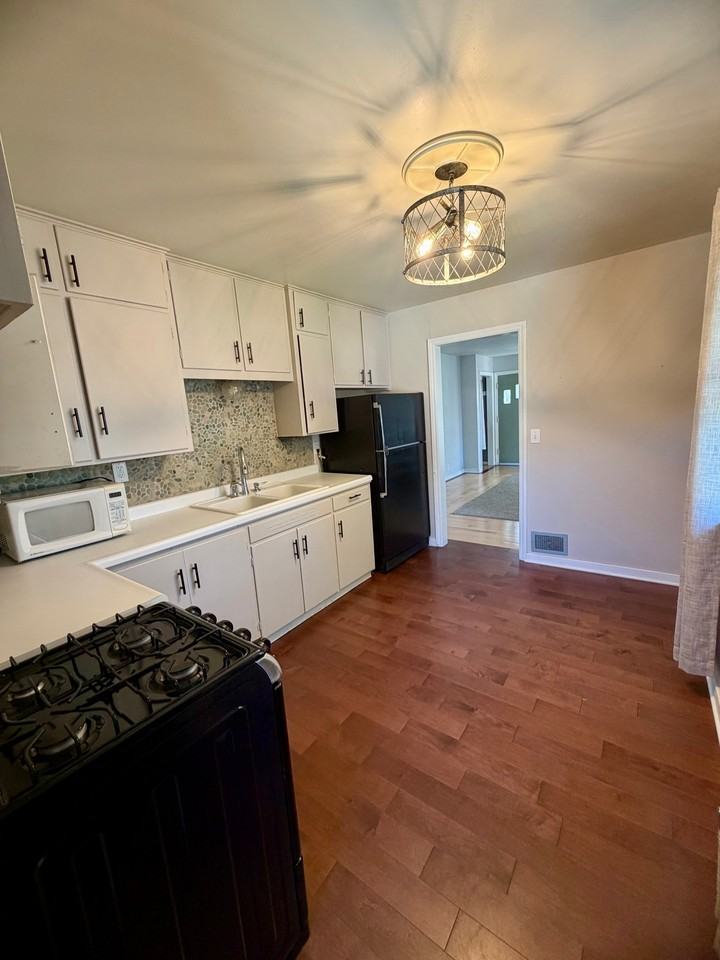 1522 Olive St - Photo 4 of 17