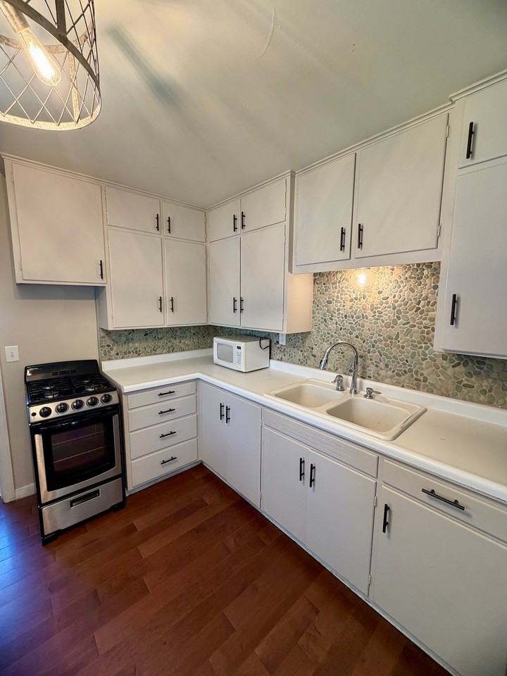 1522 Olive St - Photo 5 of 17