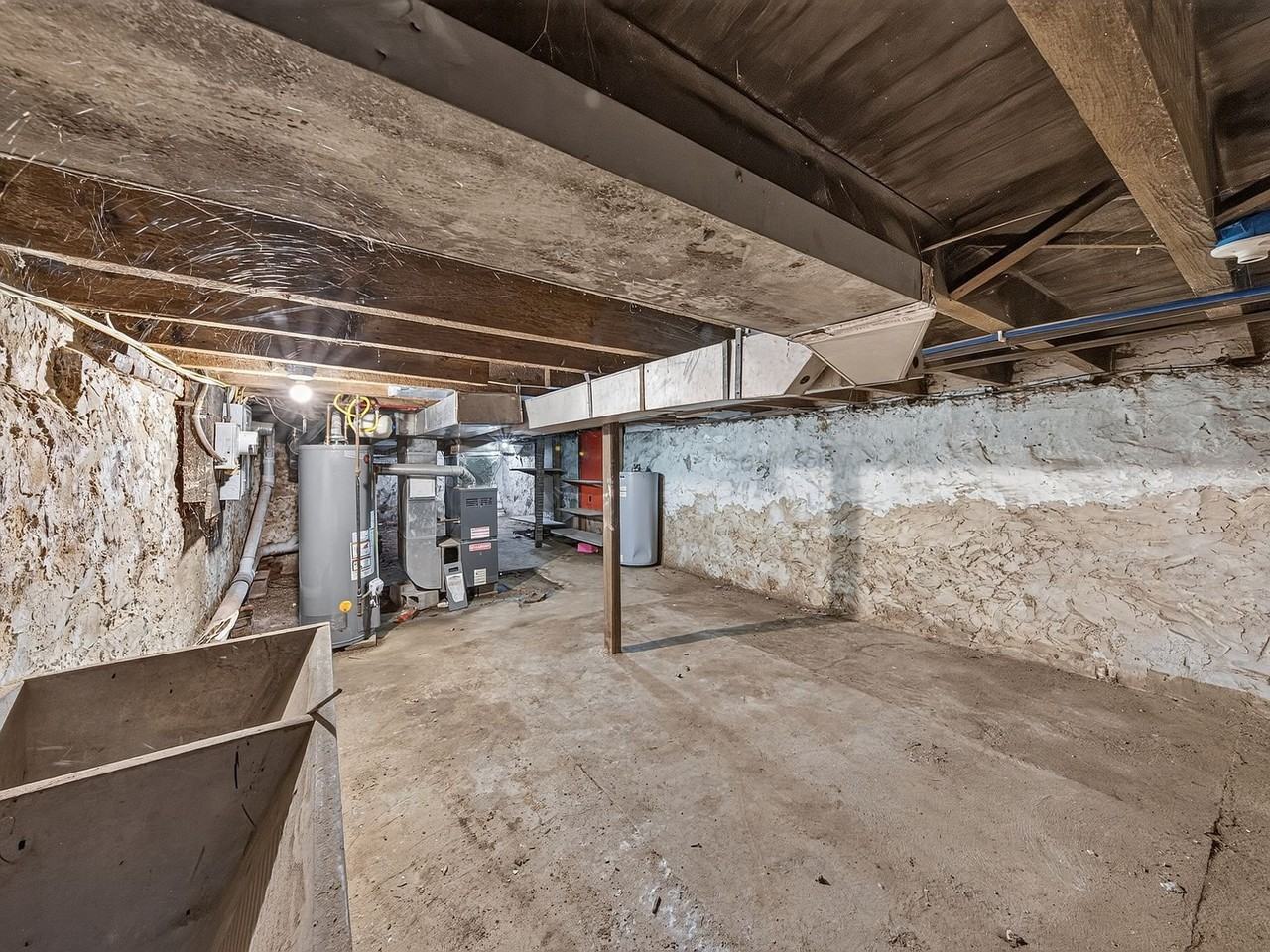 803 W 7th St - Photo 2 of 2