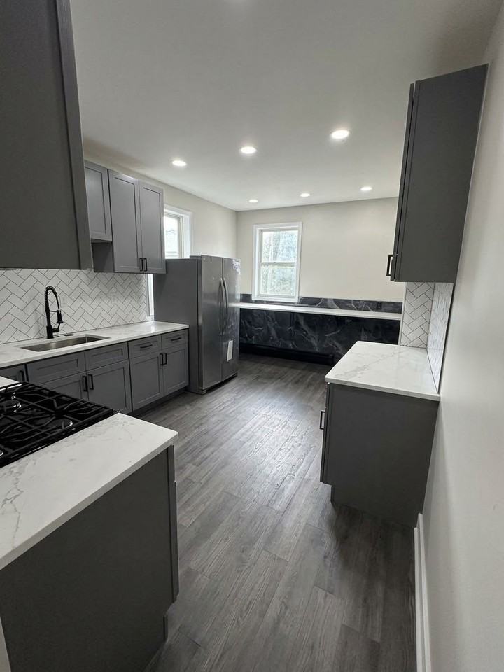 232 Franklin St #1 - Photo 4 of 13
