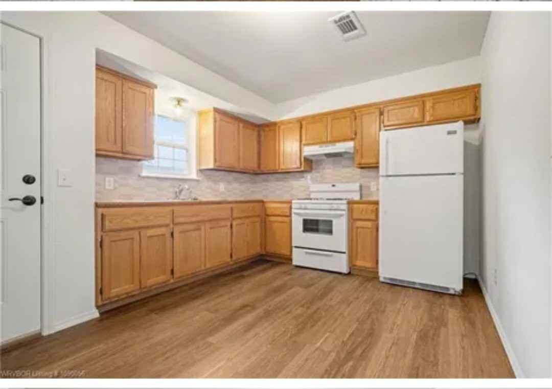 415 Mitchell St - Photo 4 of 10
