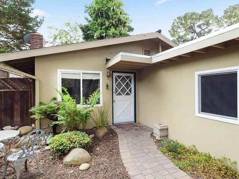 1323 Lawton Ave - Photo 2 of 8