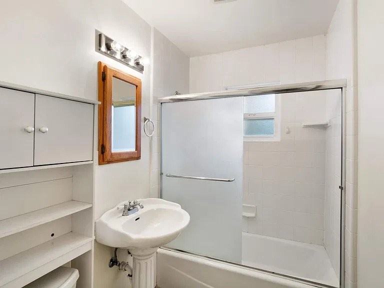 1323 Lawton Ave - Photo 6 of 8