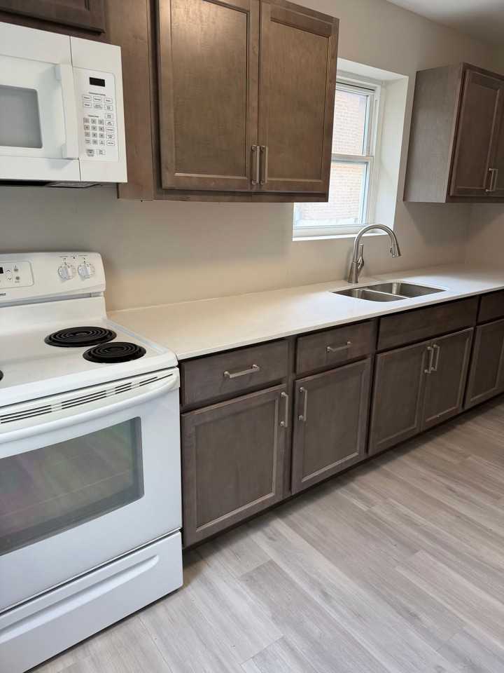 3934 Roswell Ave - Photo 2 of 9