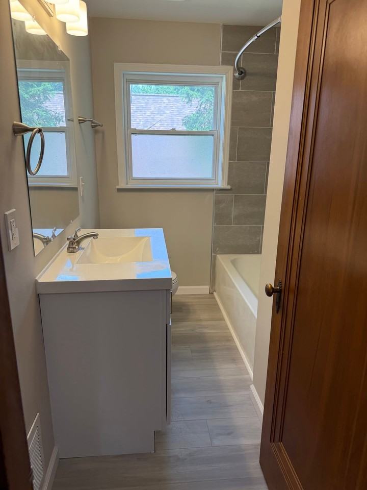 3934 Roswell Ave - Photo 3 of 9