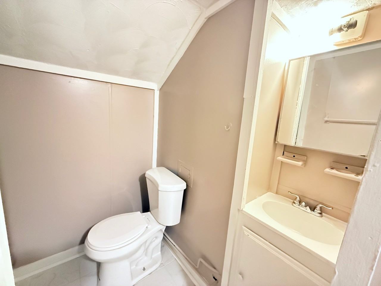 18 Old North Plank Rd - Photo 3 of 7