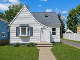 featured image of 6 Willow Ave