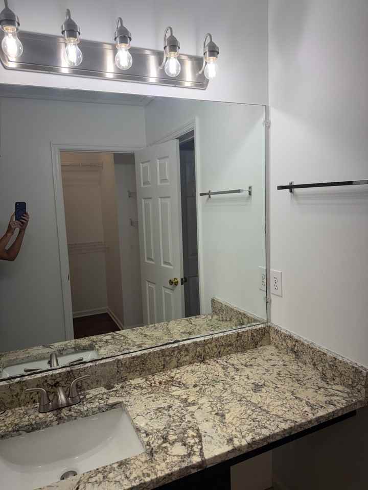 1647 Dexter Ln - Photo 5 of 18