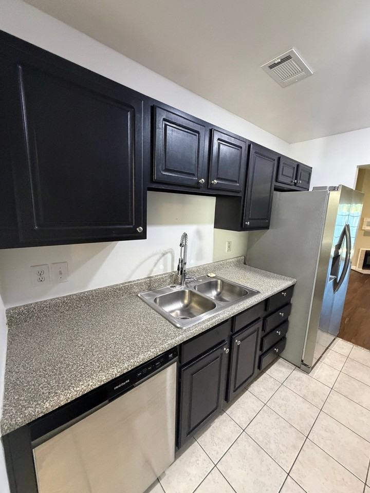 1647 Dexter Ln - Photo 7 of 18