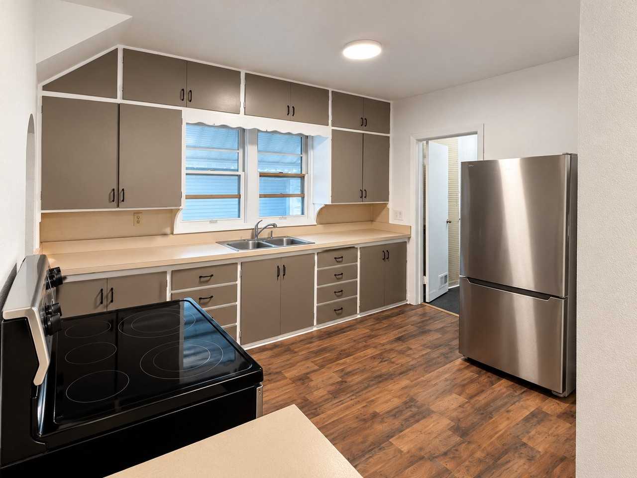 112 7th St - Photo 2 of 9