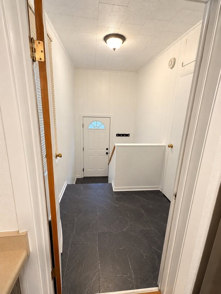 112 7th St - Photo 3 of 9