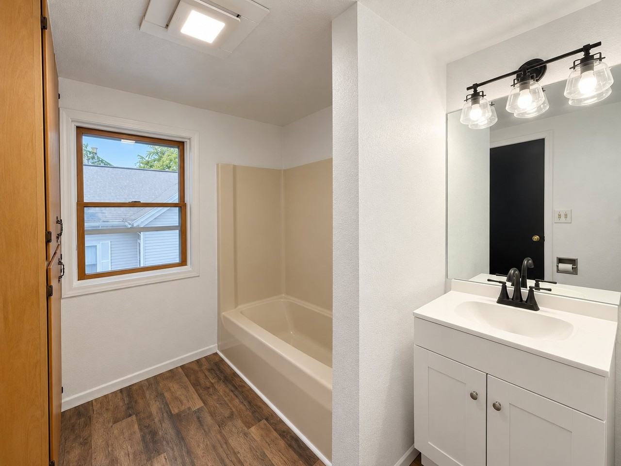 112 7th St - Photo 4 of 9