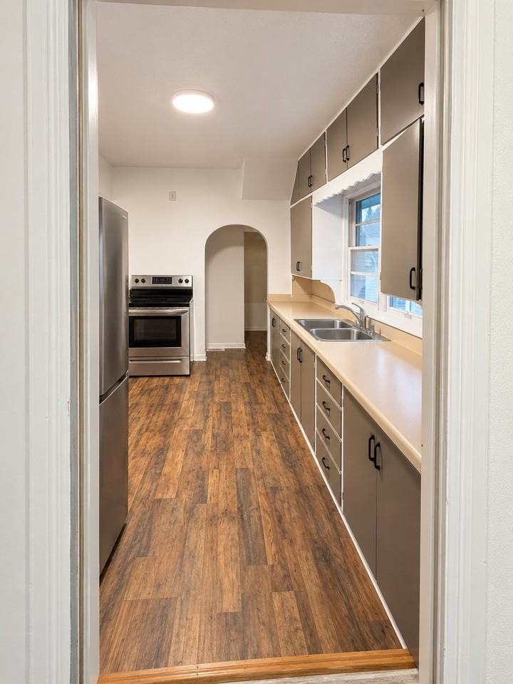 112 7th St - Photo 5 of 9