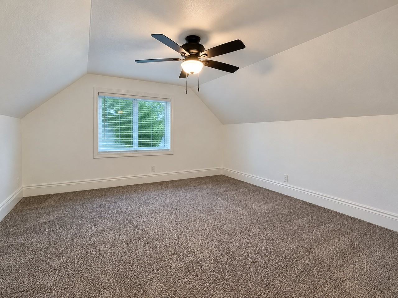 112 7th St - Photo 7 of 9