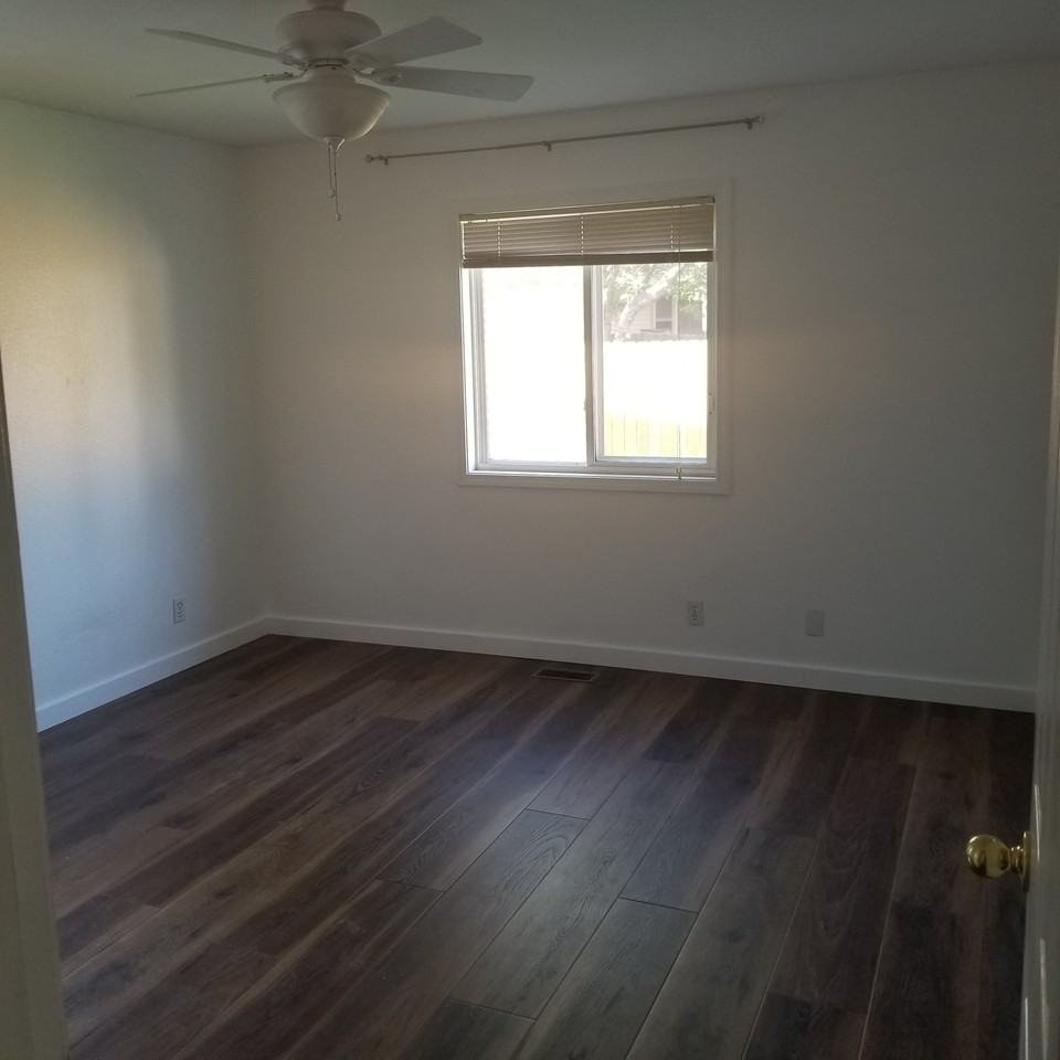 1676 E Lochmeadow Ct - Photo 6 of 6