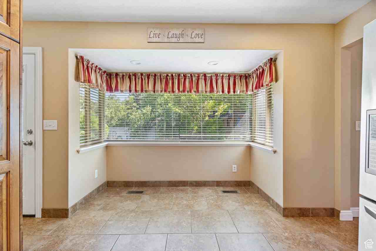 1429 W Connie Way - Photo 5 of 17
