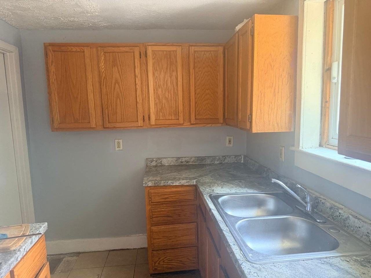 811 S 40th St - Photo 3 of 9