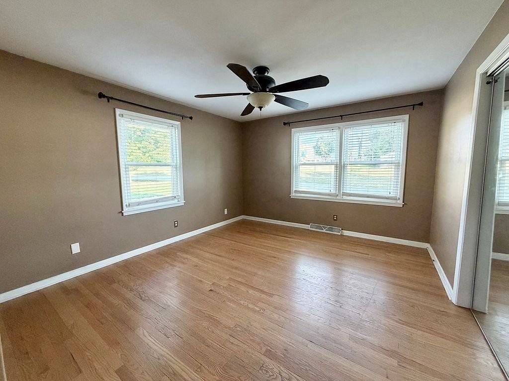 1906 Brentwood Dr - Photo 4 of 17