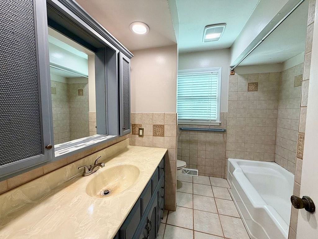 1906 Brentwood Dr - Photo 5 of 17