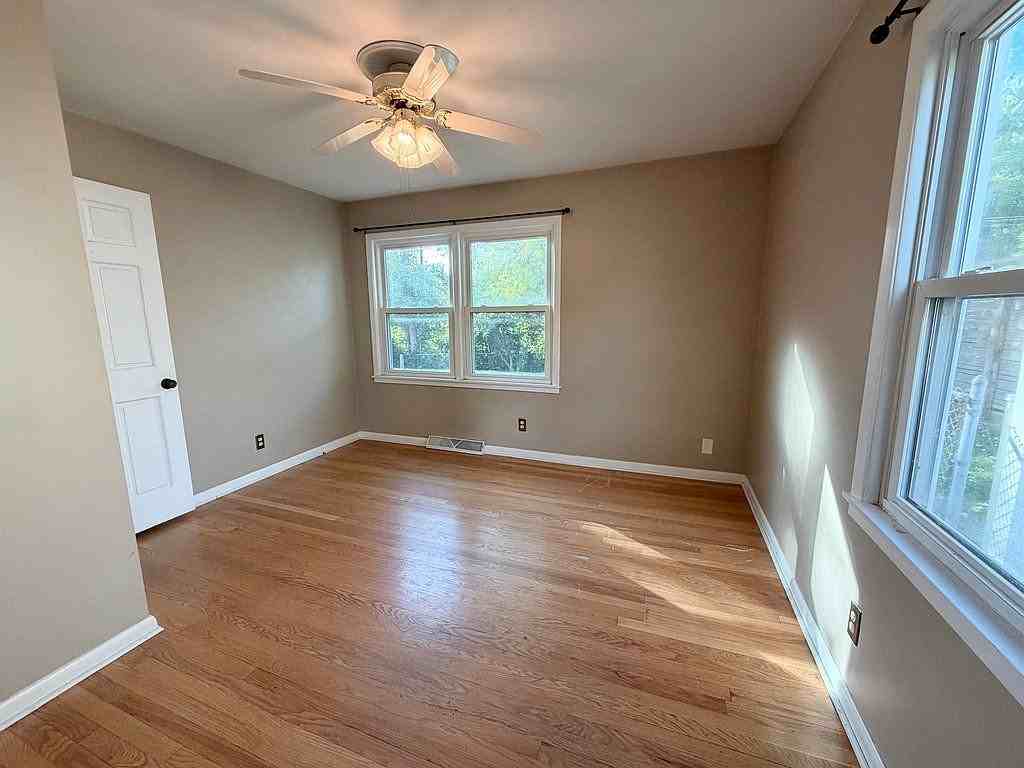 1906 Brentwood Dr - Photo 6 of 17