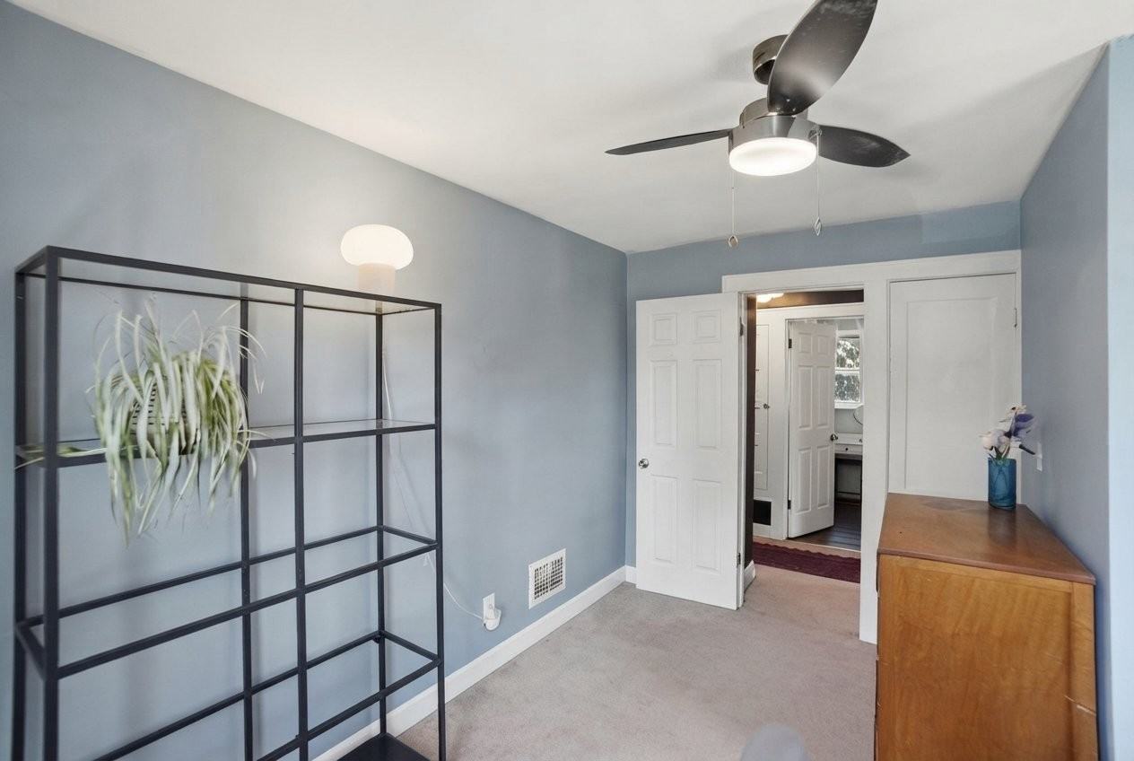587 Wiltshire Rd - Photo 3 of 5