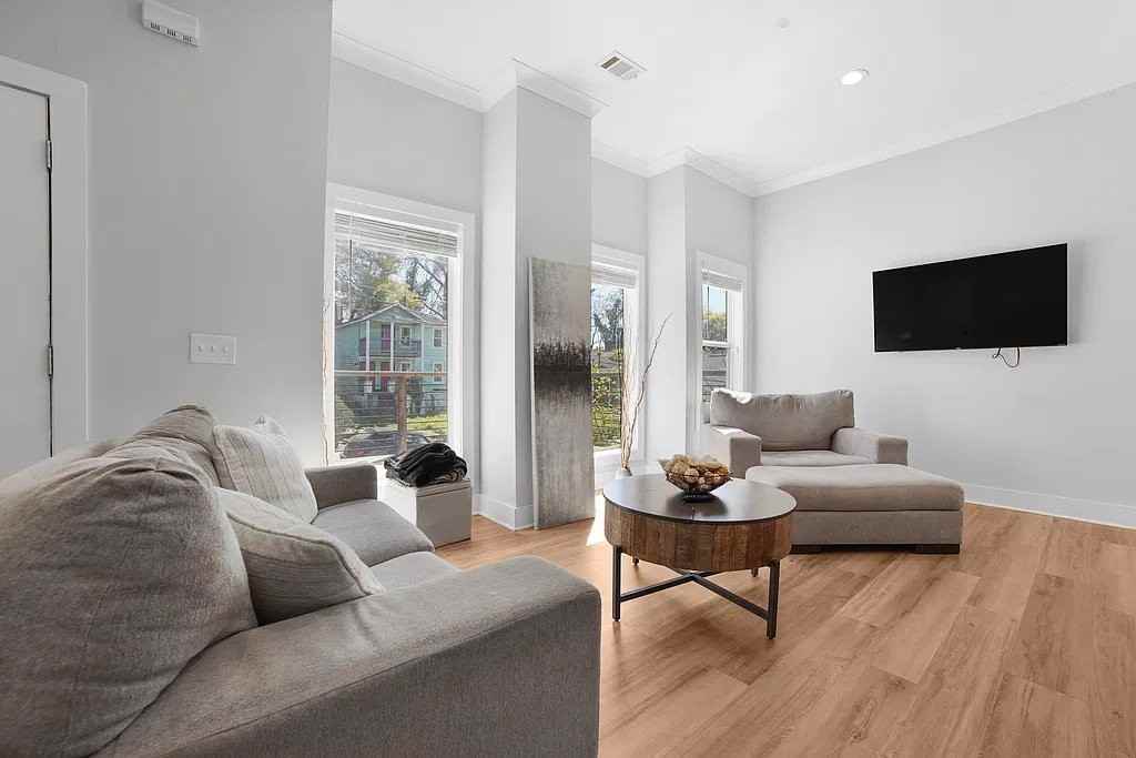 957 Ashby Grv Sw #A - Photo 5 of 15