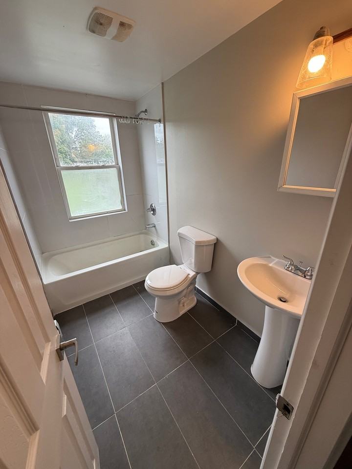 344 Jefferson St #2 - Photo 4 of 11