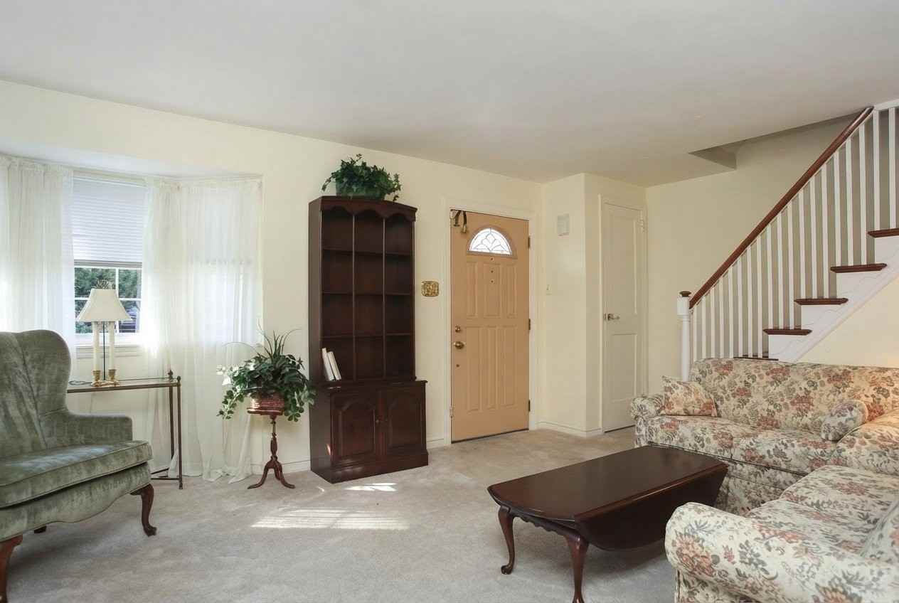 8435 Pembrook Rd - Photo 3 of 11