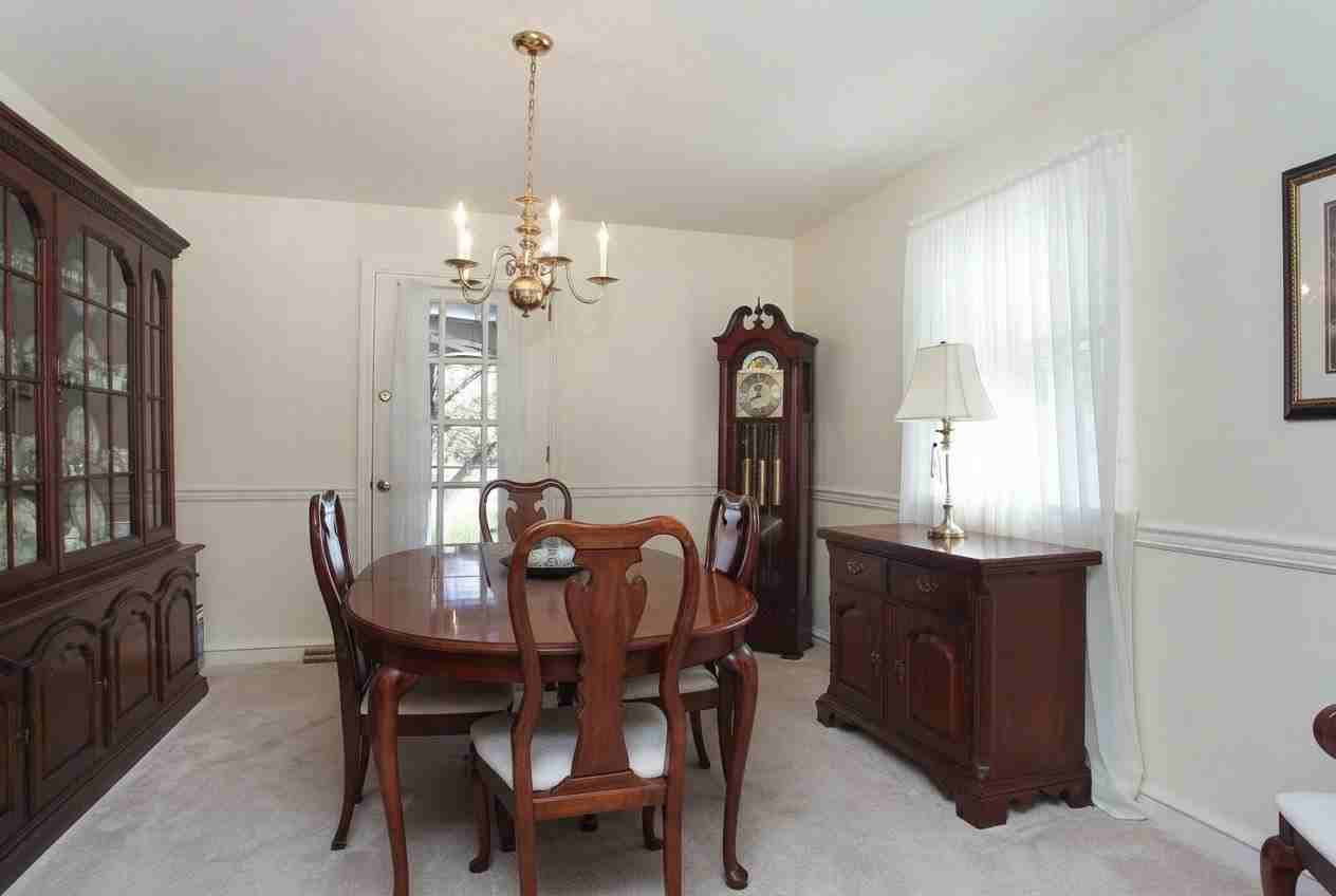 8435 Pembrook Rd - Photo 4 of 11