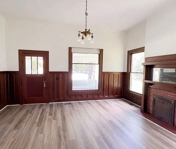 8729 Webster Dr Ne - Photo 2 of 9