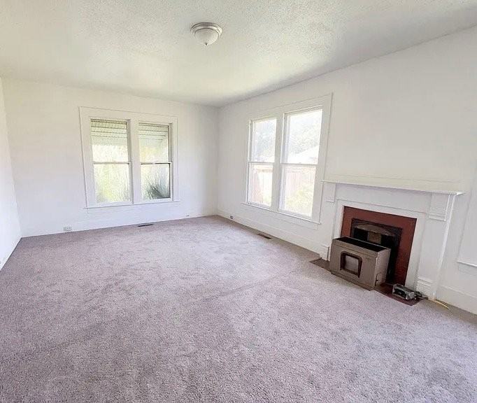 8729 Webster Dr Ne - Photo 4 of 9