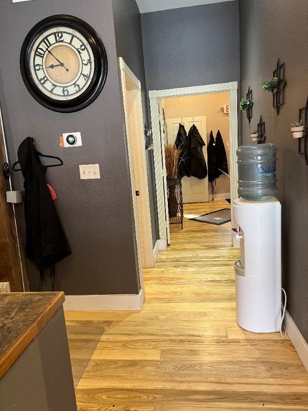 219 Salon Frontand - Photo 4 of 11