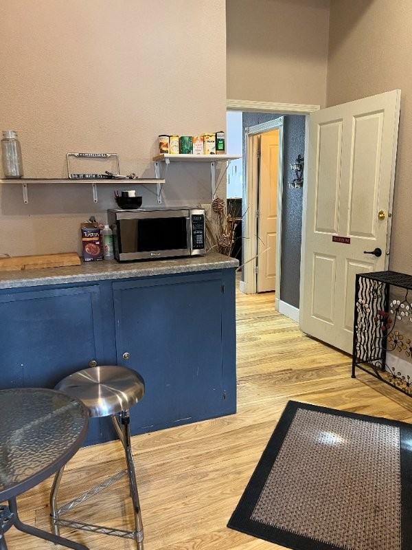 219 Salon Frontand - Photo 6 of 11
