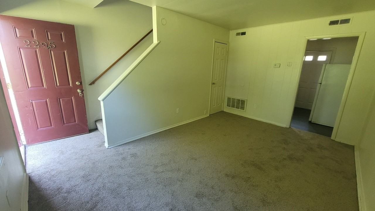 2225 Williamsburg Rd - Photo 2 of 10