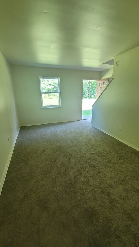 2225 Williamsburg Rd - Photo 6 of 10