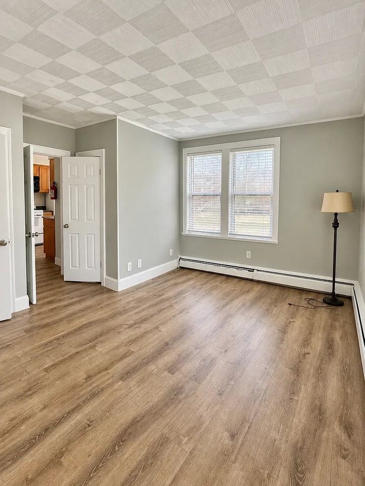 241 E 9th St #2 - Photo 4 of 5