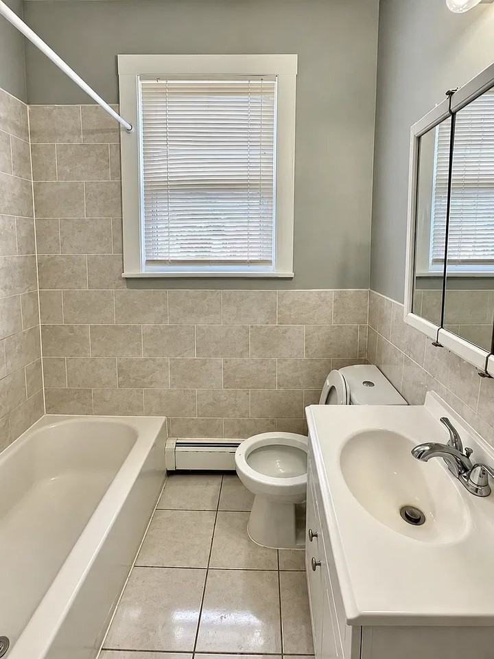 241 E 9th St #2 - Photo 5 of 5