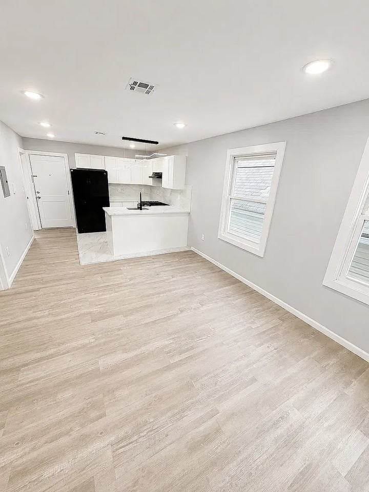 49 S 12th St #3 - Photo 5 of 12