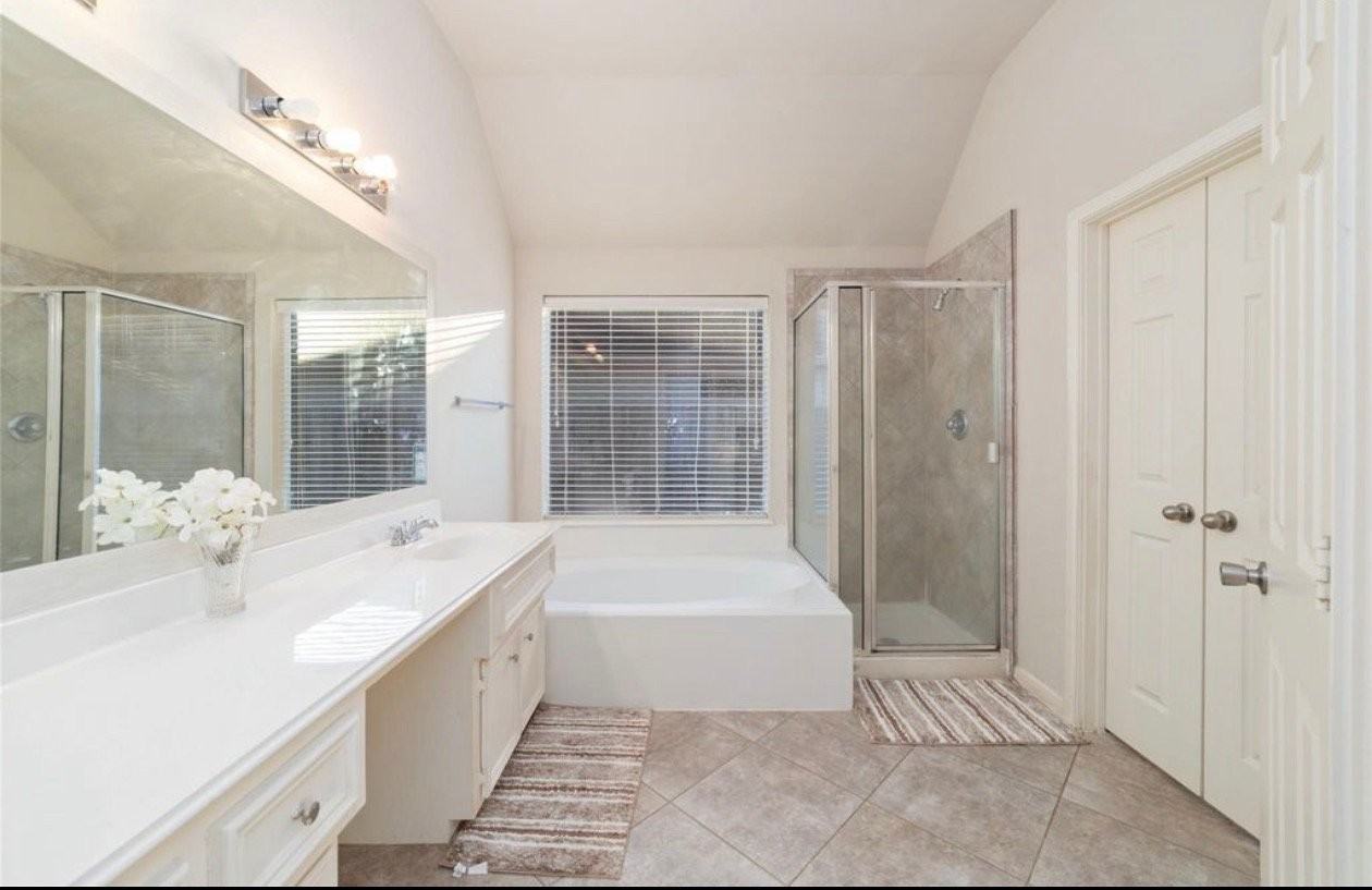 9815 Ryans Park Ln - Photo 3 of 6