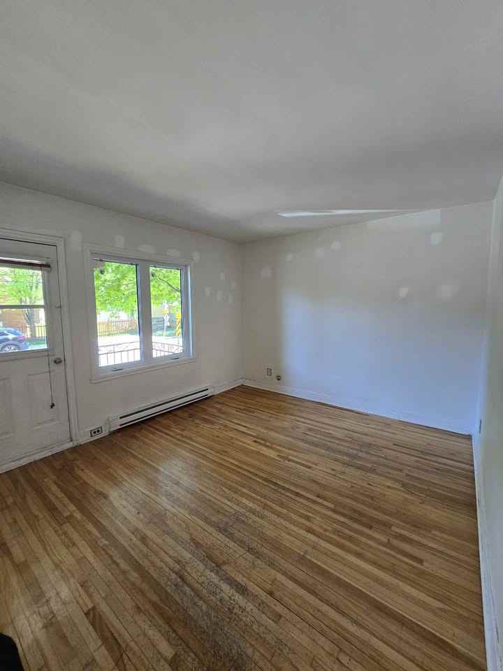 647 Rue Woodland - Photo 3 of 15