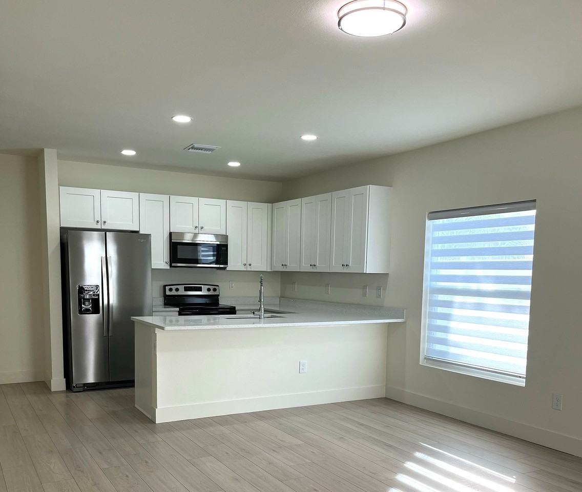 925 13th Ave S #NA - Photo 2 of 10