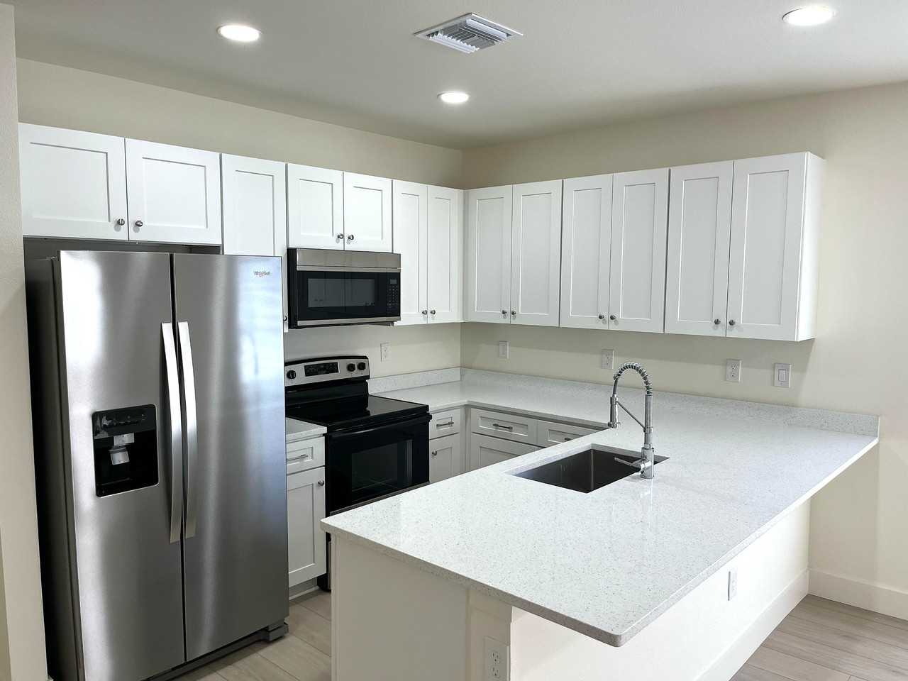 925 13th Ave S #NA - Photo 6 of 10