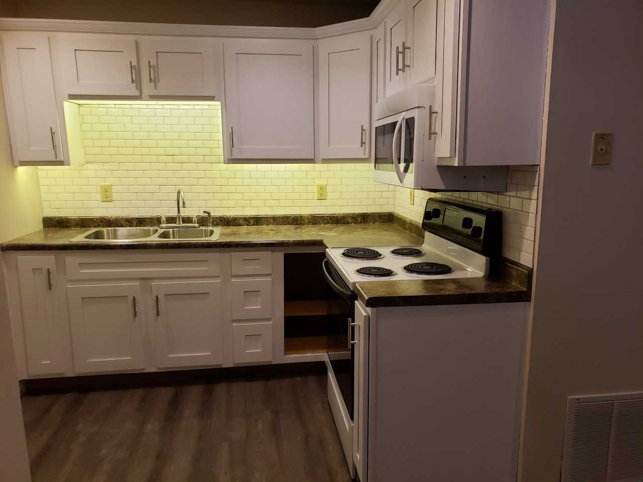 726 1/2 E 2nd St - Photo 5 of 6