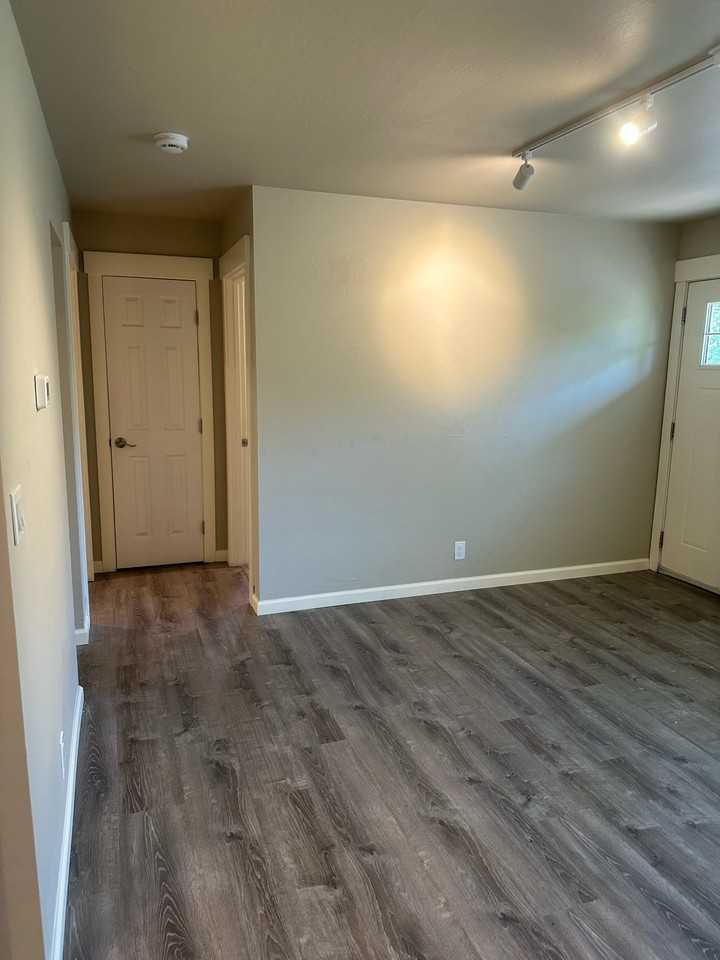 1227 Gordon Ave #A - Photo 3 of 9