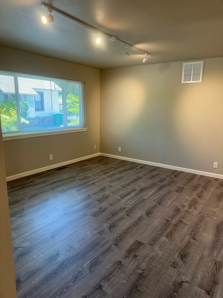 1227 Gordon Ave #A - Photo 5 of 9