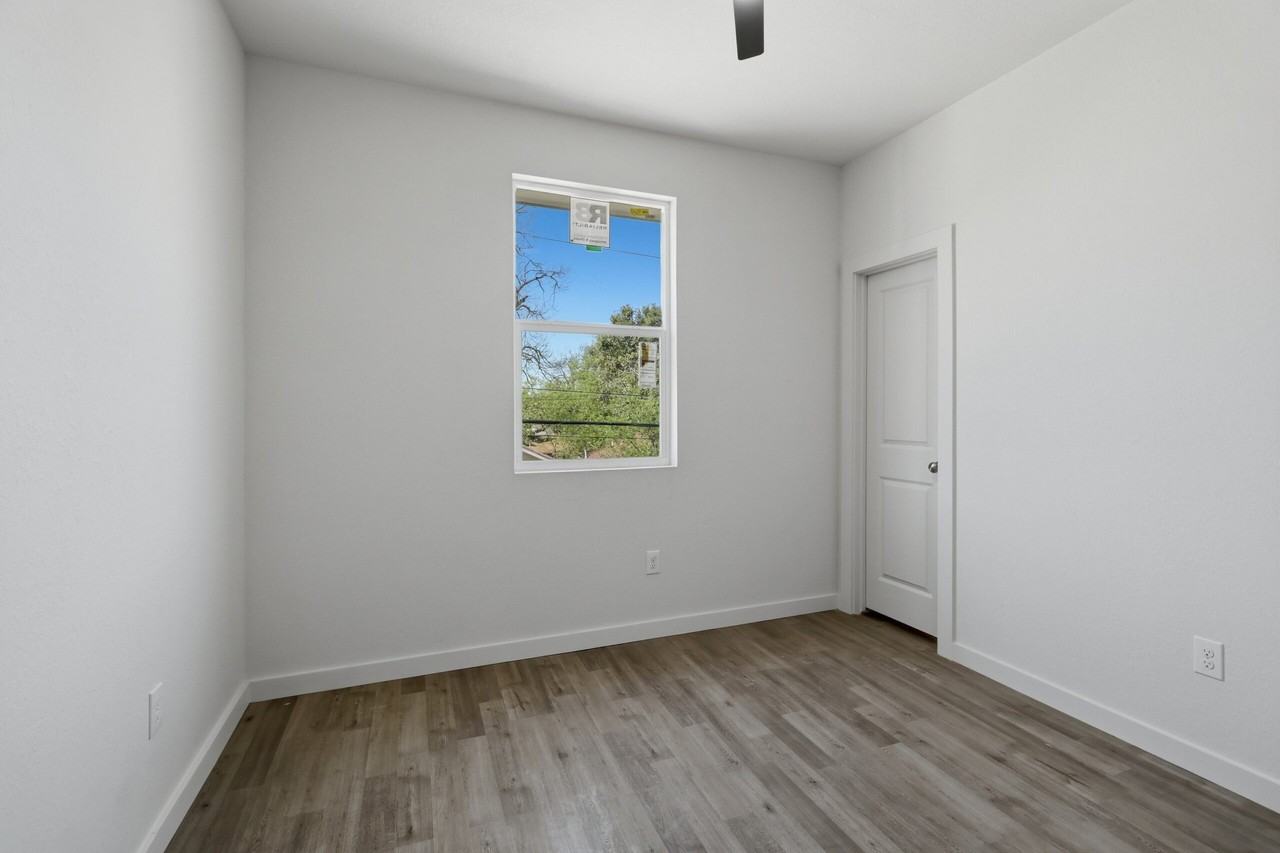 458 Blue Bonnet St #101 - Photo 6 of 13