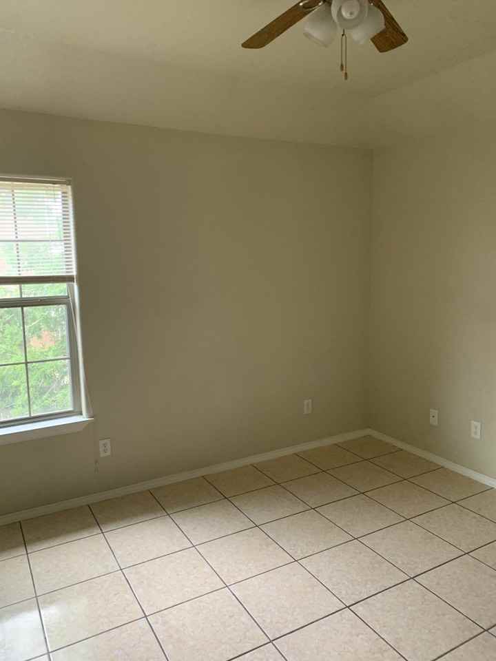 121 Ramon Cardenas Dr #D - Photo 4 of 11